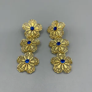 Pendientes dorados de filigrana FLOR TRIPLE PEQUEÑA AZUL